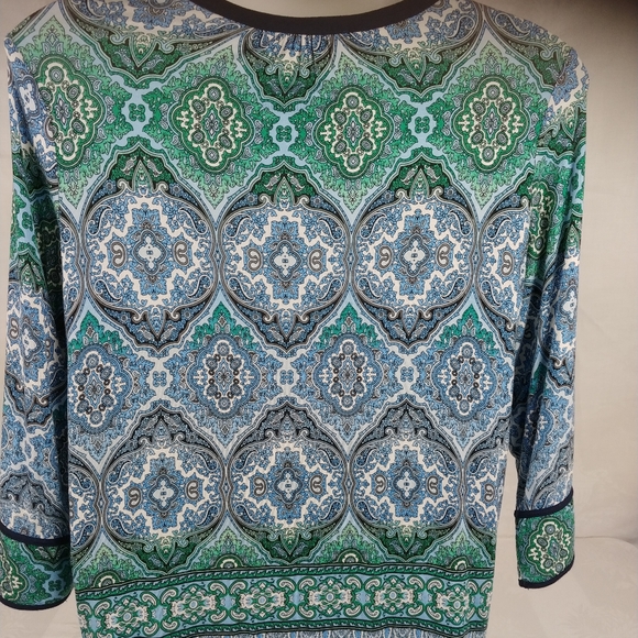 Dress Barn blouse size XL. - Picture 2 of 6